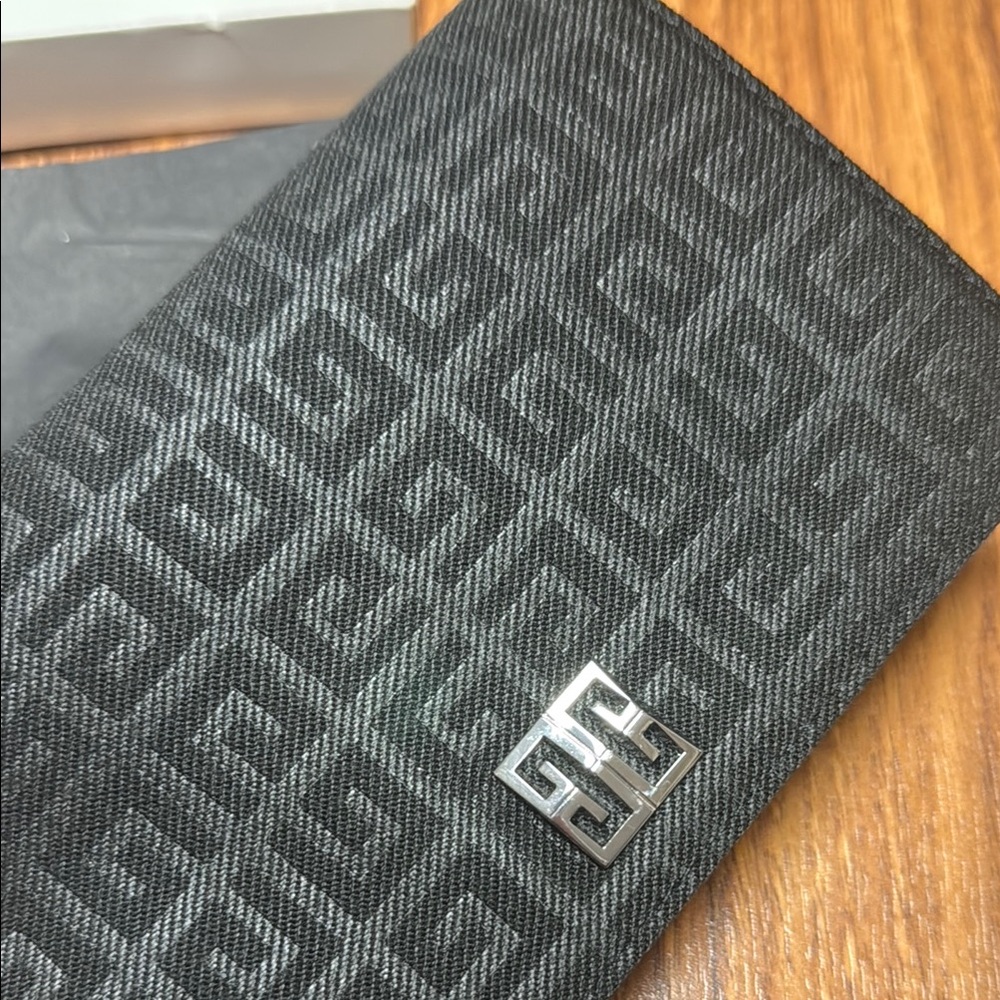 Givenchy set of makeup brushes with case. - Picture 5 of 5